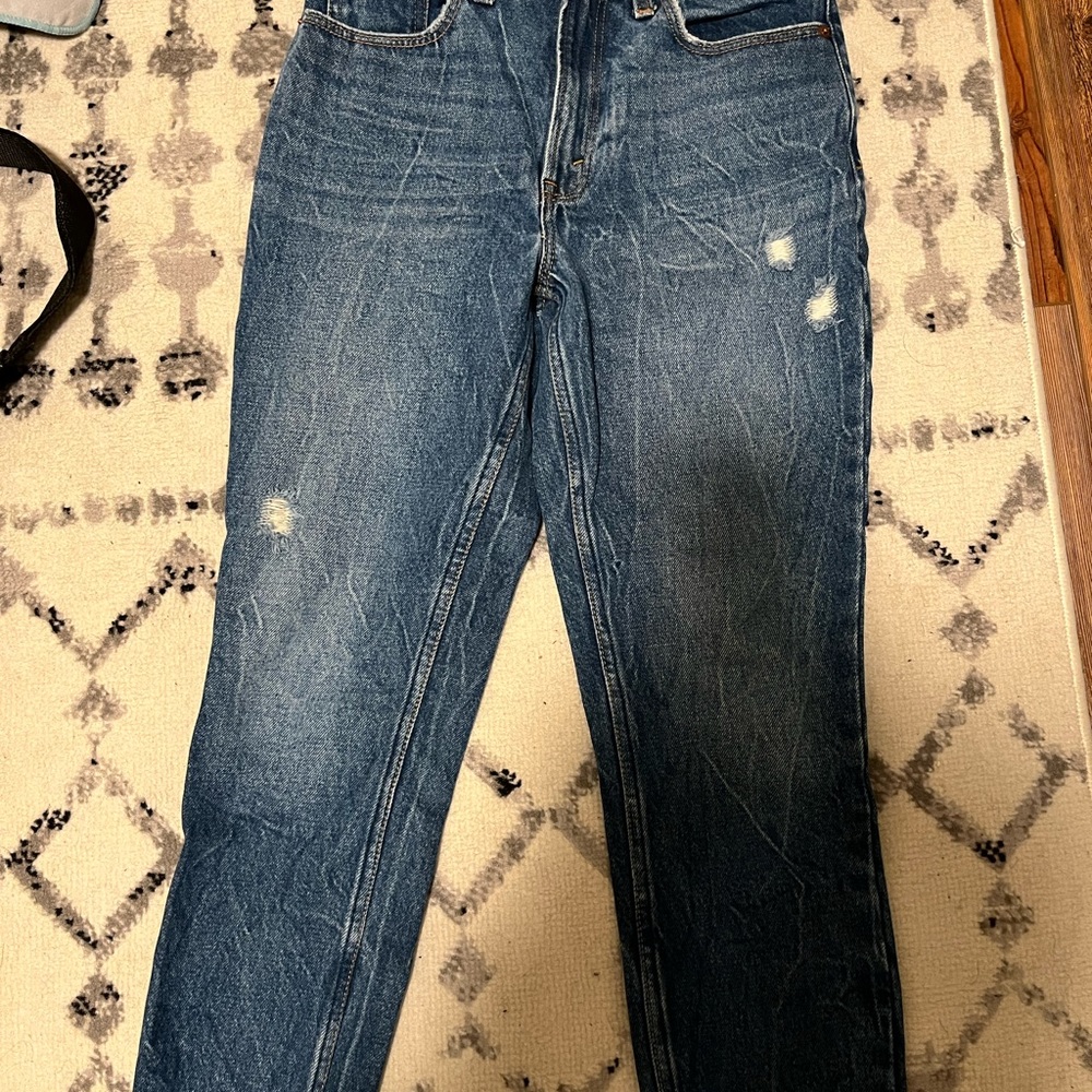 A&F High Rise Mom Jeans - Picture 2 of 4